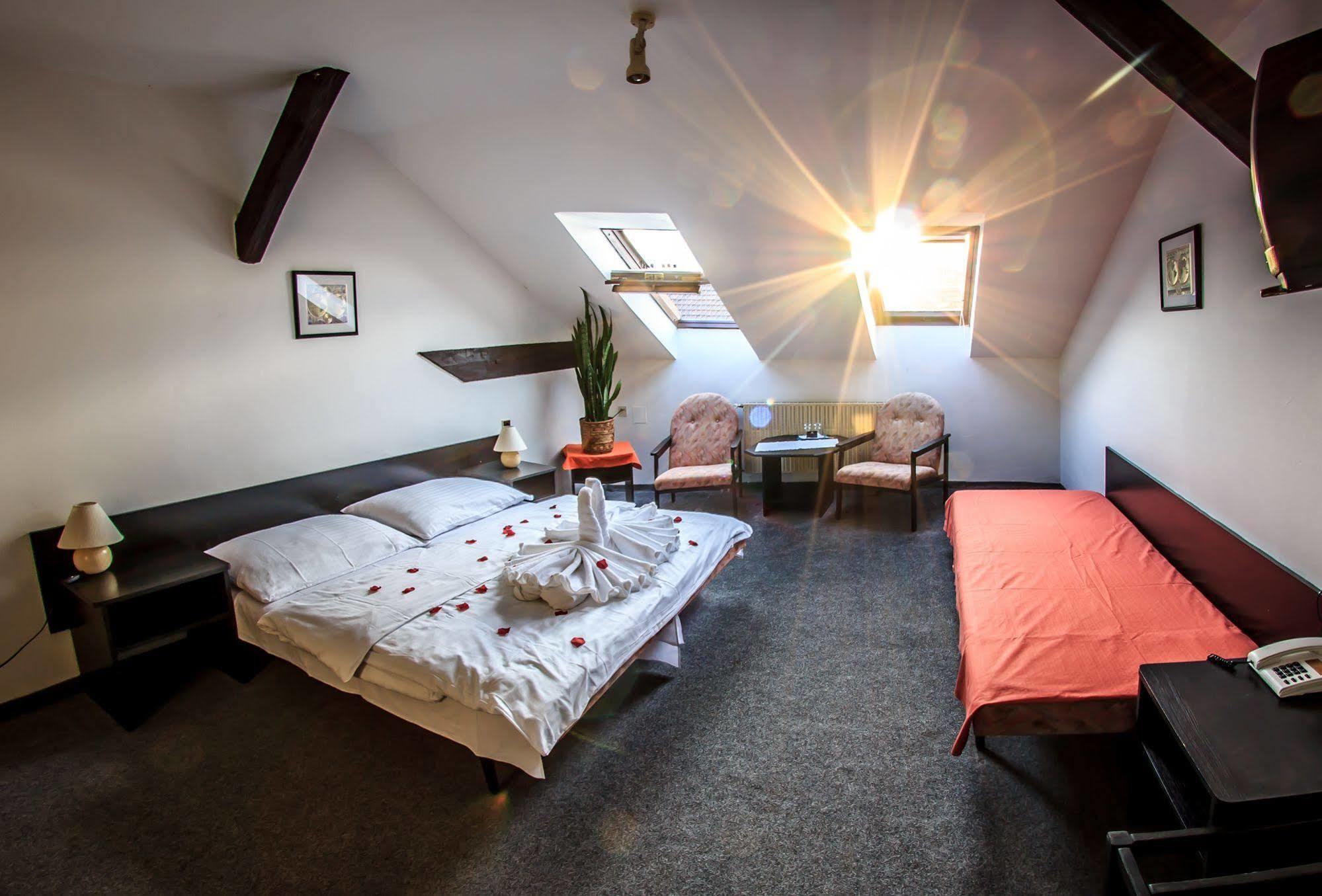 Hotel Pyramida Brno Dış mekan fotoğraf